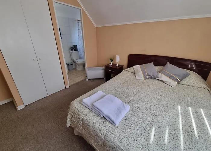 Casa Hostal Habitacion Cama Matrimonial Con Bano Privado A Pasos De Av San Juan Vista A La Montana