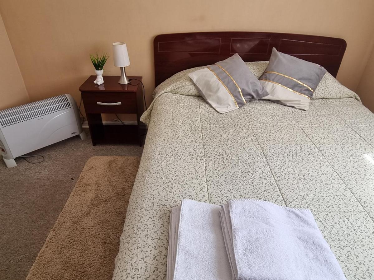 Acomodação com café da manhã  Casa Cama Matrimonial Con Bano Privado A Pasos De Av San Juan Vista A La Montana *